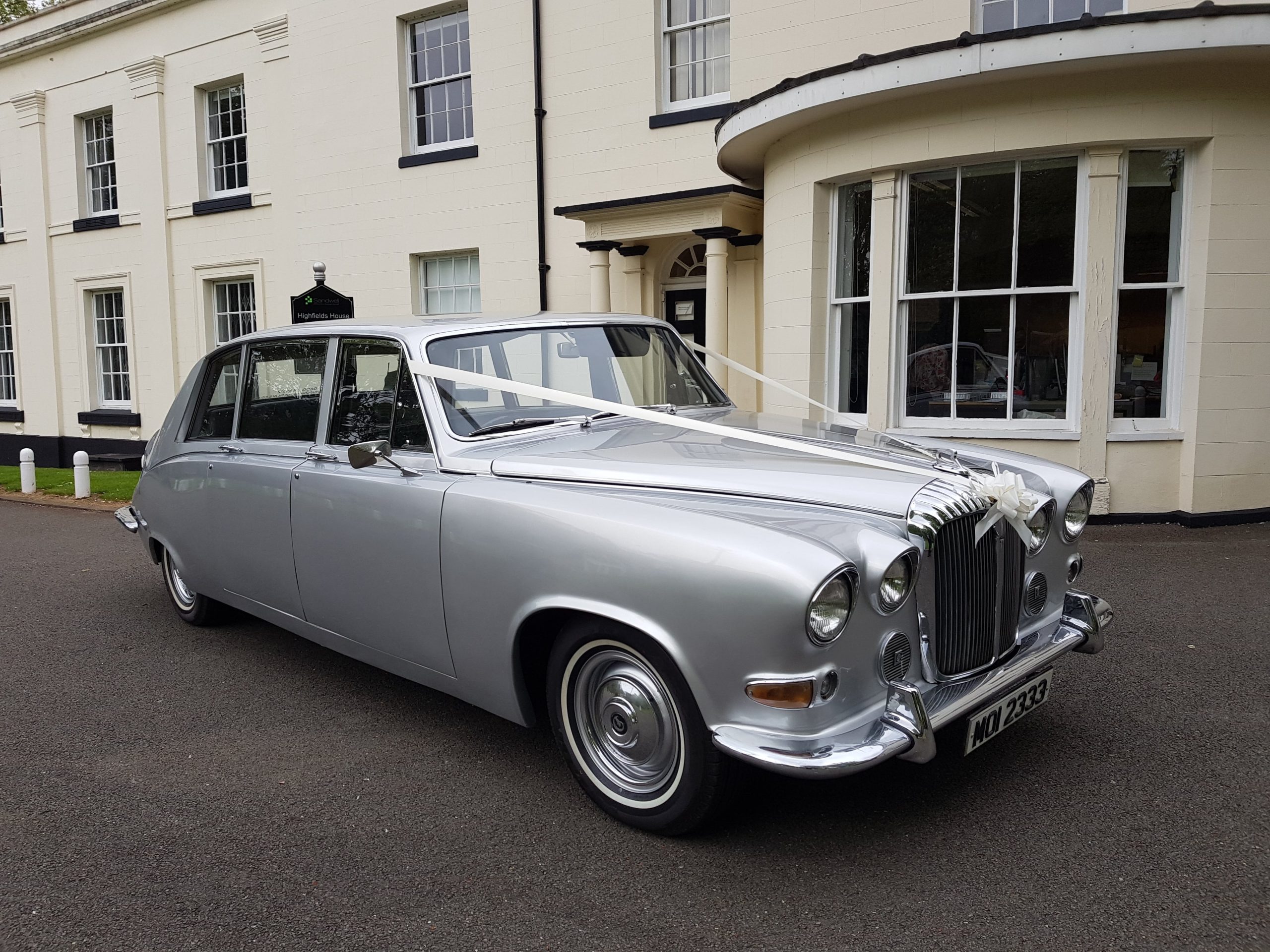 Daimler DS420 Limousine Silver min scaled